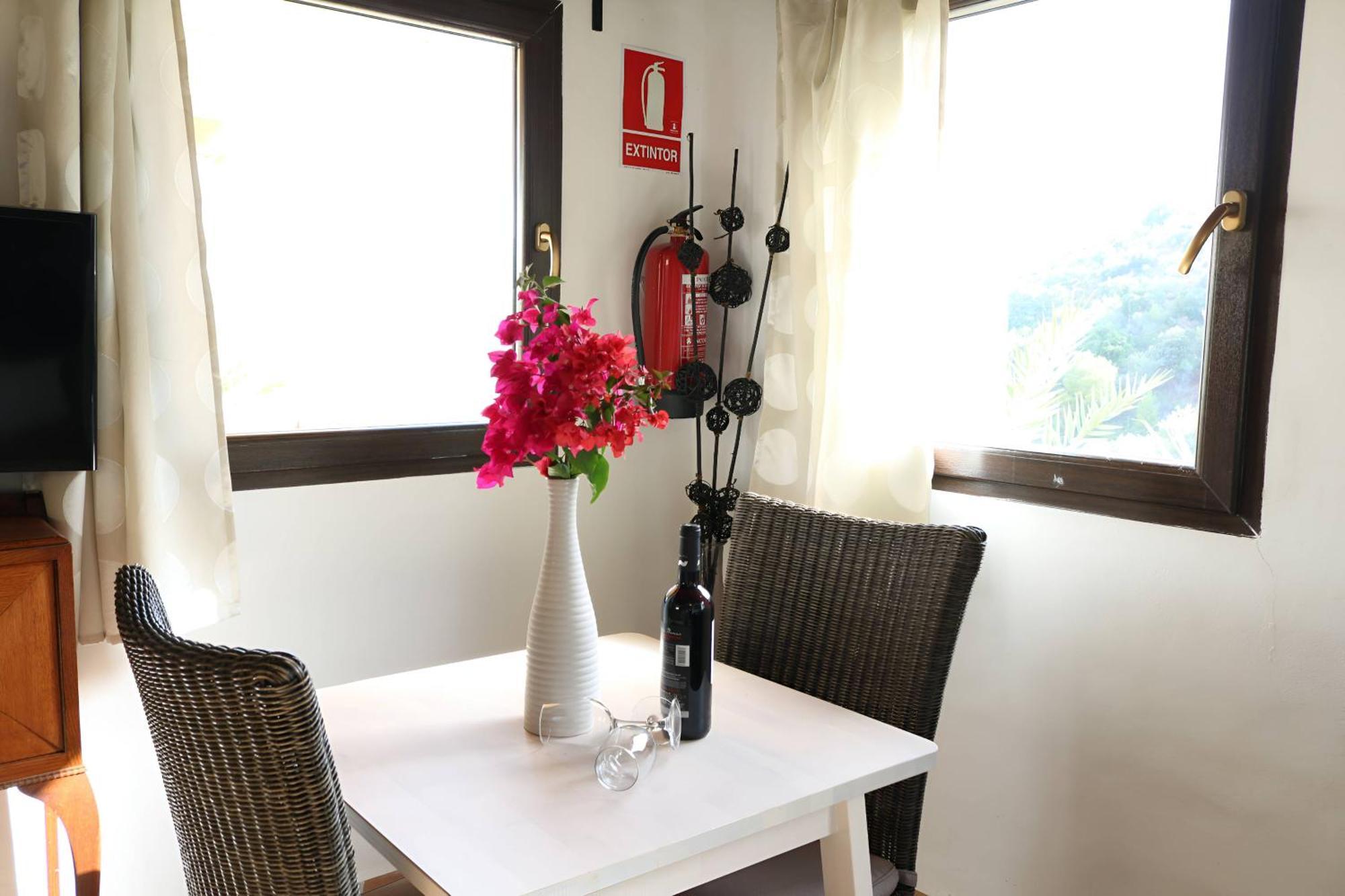 Private Detached Chalet With Own Jacuzzi Mi Dushi โตล็อกซ์ ภายนอก รูปภาพ